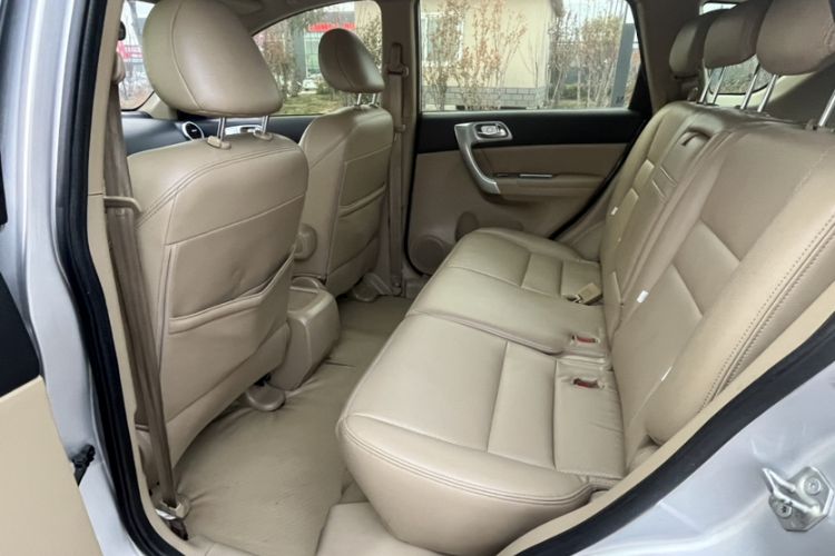 Used Haval H6 2012 1.5T Manual Two-Wheel Drive Elite Model Interior 7