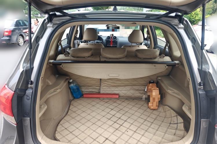 Used Haval H6 2012 1.5T Manual Two-Wheel Drive Prestige Version Trunk