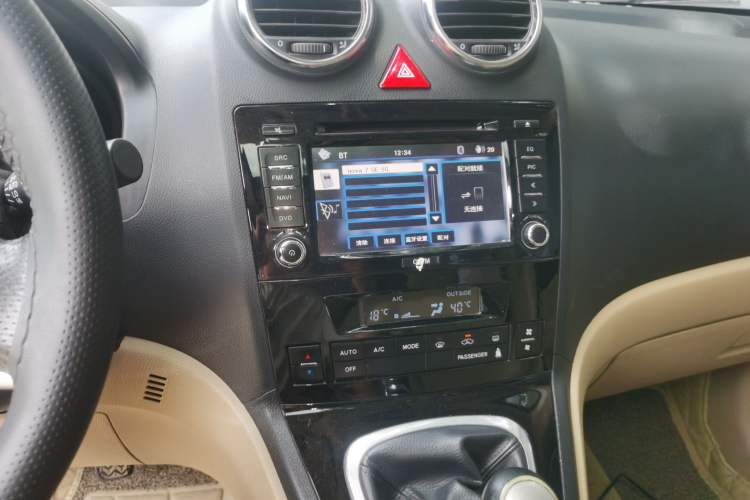 Used Haval H6 2012 1.5T Manual Two-Wheel Drive Prestige Version Audio And AC Panel