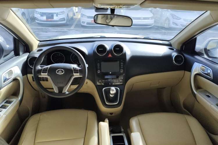 Used Haval H6 2012 1.5T Manual Two-Wheel Drive Elite Model Center Console