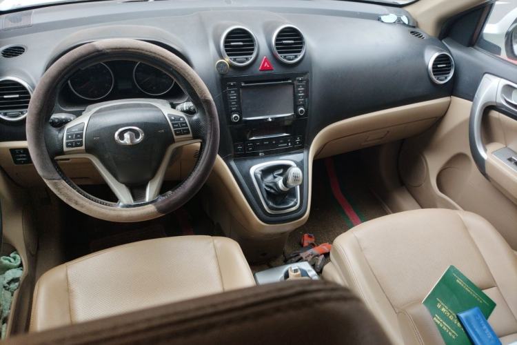 Used Haval H6 2012 1.5T Manual Two-Wheel Drive Elite Model Center Console