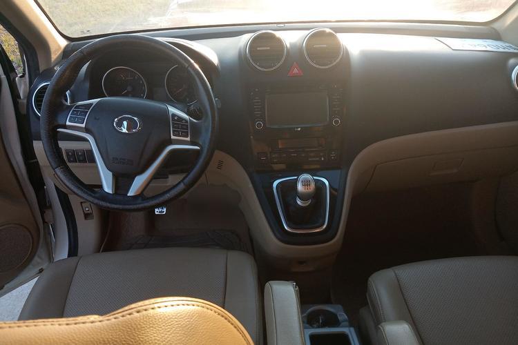 Used Haval H6 2012 1.5T Manual Two-Wheel Drive Elite Model Center Console