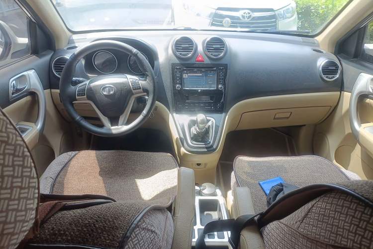 Used Haval H6 2012 1.5T Manual Two-Wheel Drive Elite Model Center Console