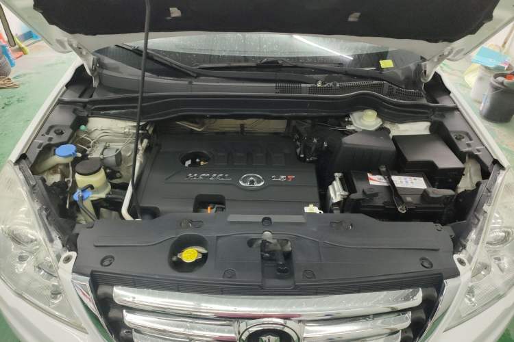 Used Haval H6 2012 1.5T Manual Two-Wheel Drive Elite Model Engine Bay