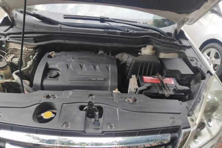Used Haval H6 2012 2.4L Automatic Two-Wheel Drive Elite Version Engine Bay Left