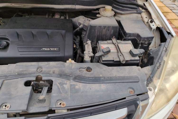 Used Haval H6 2012 2.4L Automatic Two-Wheel Drive Elite Version Engine Bay Left