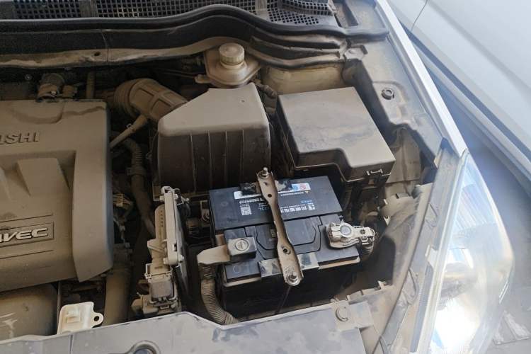 Used Haval H6 2012 2.4L Automatic Two-Wheel Drive Elite Version Engine Bay Left