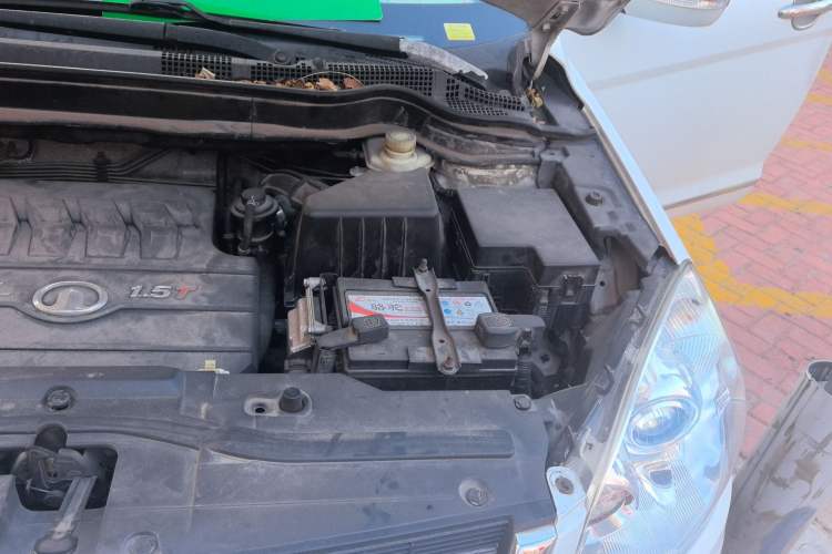 Used Haval H6 2012 1.5T Manual Two-Wheel Drive Urban Version Engine Bay Left