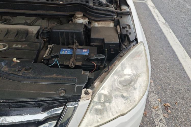 Used Haval H6 2012 1.5T Manual Two-Wheel Drive Prestige Version Engine Bay Left