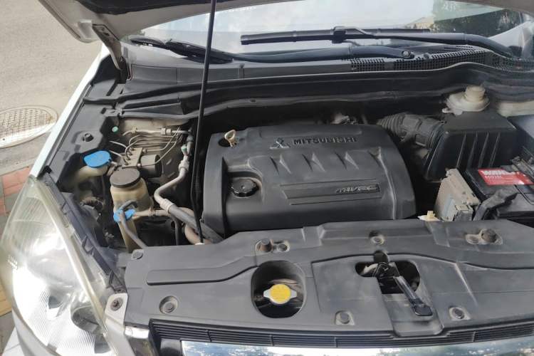 Used Haval H6 2012 2.4L Automatic Two-Wheel Drive Elite Version Engine Bay Right