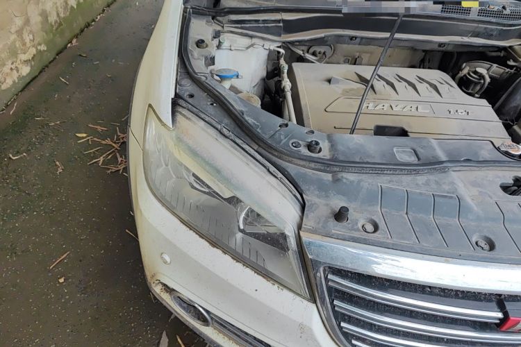 Used Haval H6 2012 1.5T Manual Two-Wheel Drive Prestige Version Engine Bay Right