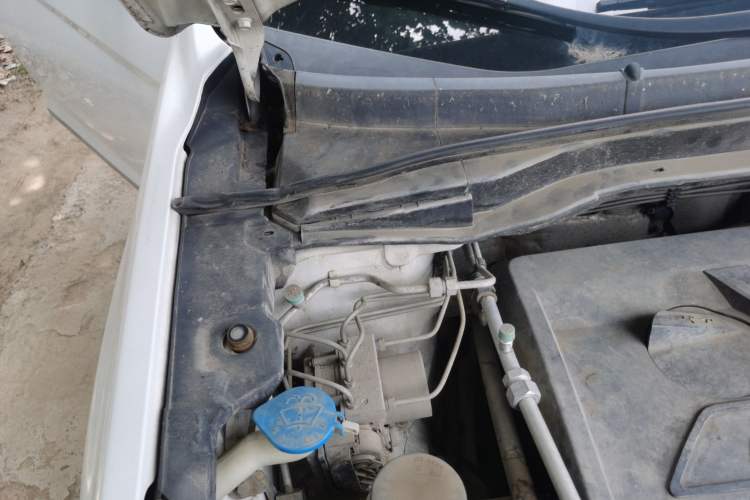 Used Haval H6 2012 1.5T Manual Two-Wheel Drive Prestige Version Engine Bay Right