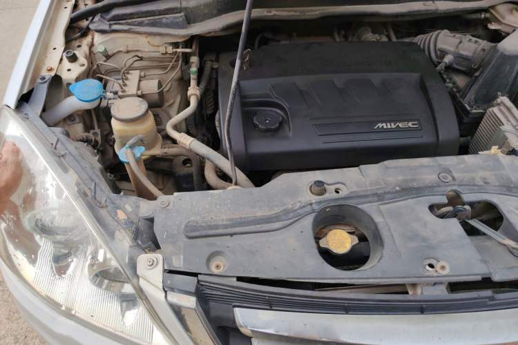 Used Haval H6 2012 2.4L Automatic Two-Wheel Drive Elite Version Engine Bay Right