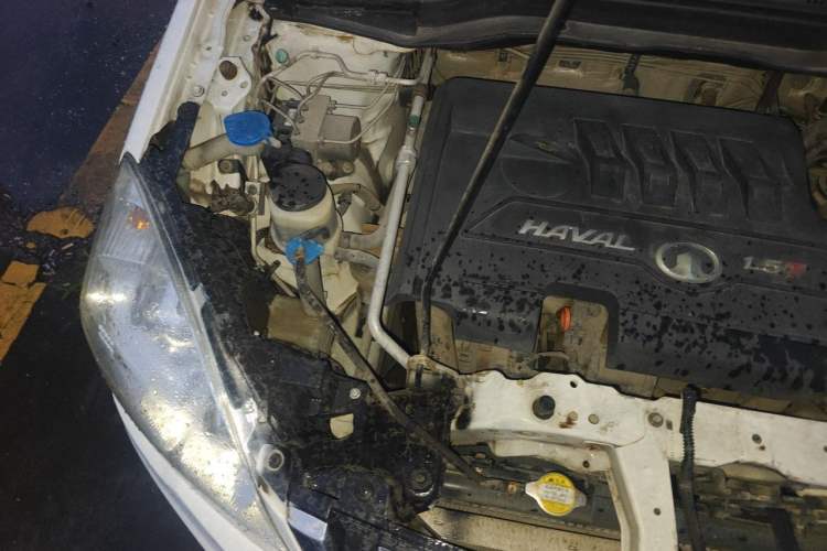 Used Haval H6 2012 1.5T Manual Two-Wheel Drive Prestige Version Engine Bay Right
