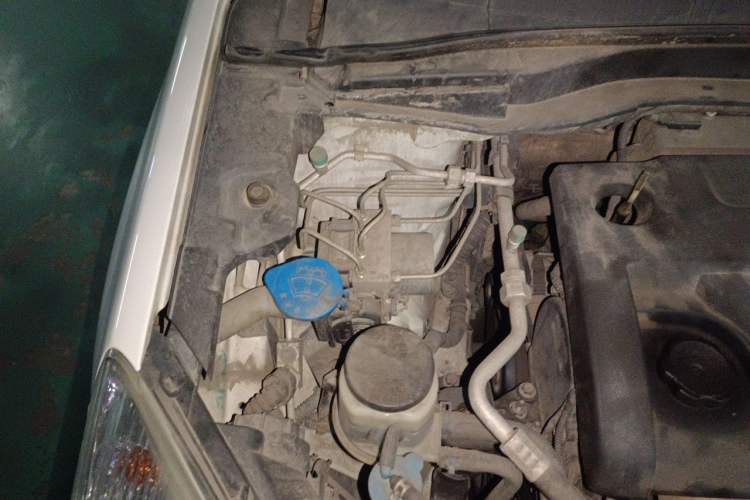 Used Haval H6 2012 2.4L Automatic Two-Wheel Drive Elite Version Engine Bay Right