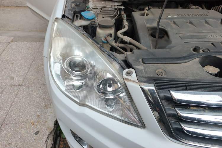 Used Haval H6 2012 2.4L Automatic Two-Wheel Drive Elite Version Engine Bay Right