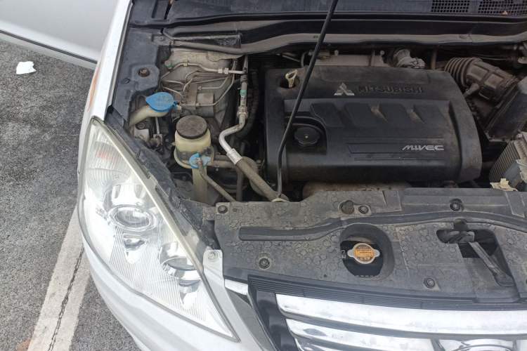 Used Haval H6 2012 2.4L Automatic Two-Wheel Drive Elite Version Engine Bay Right