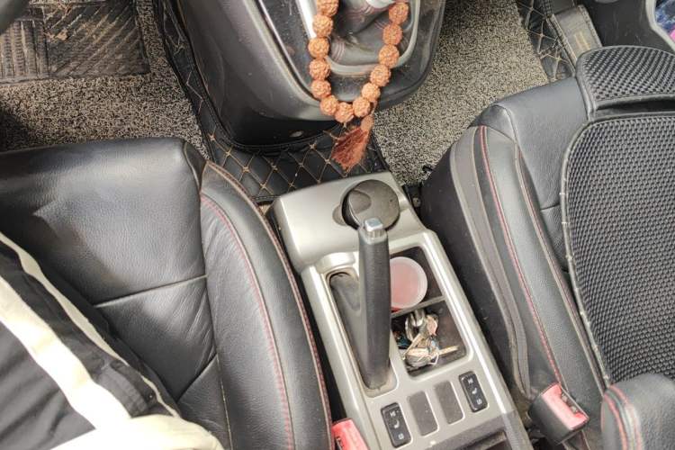 Used Haval H6 2012 1.5T Manual Two-Wheel Drive Prestige Version Gear Lever