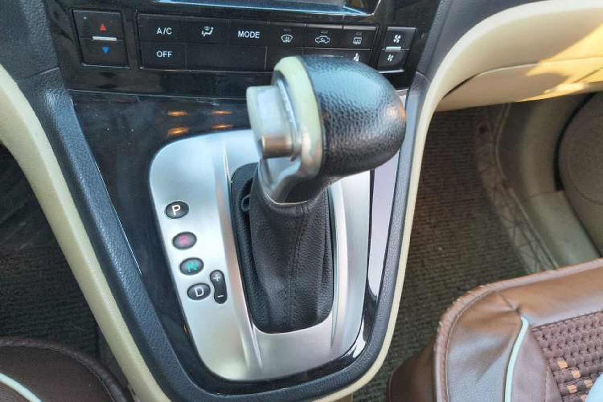 Used Haval H6 2012 2.4L Automatic Two-Wheel Drive Elite Version Gear Lever