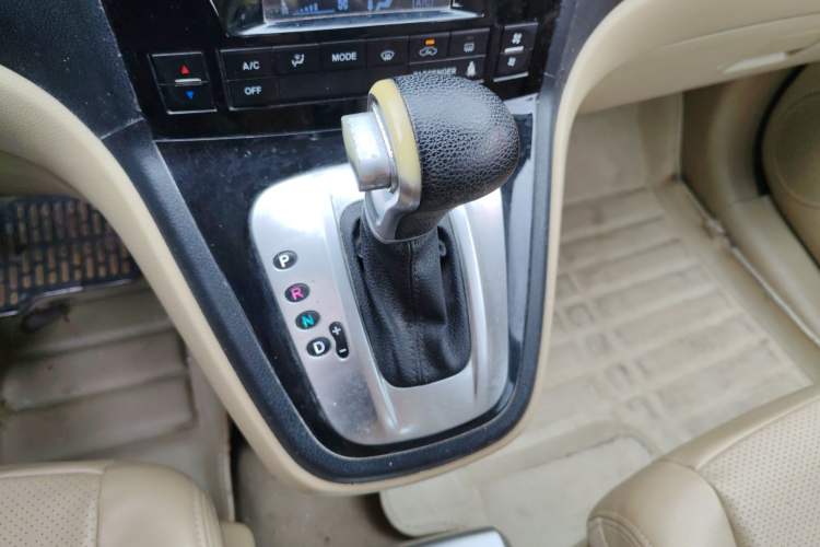 Used Haval H6 2012 2.4L Automatic Two-Wheel Drive Elite Version Gear Lever