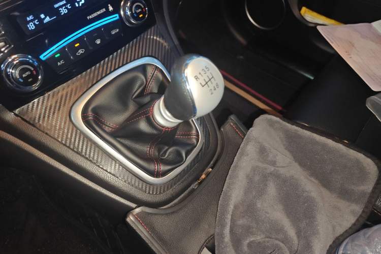 Used Haval H6 2012 1.5T Manual Two-Wheel Drive Elite Model Gear Lever
