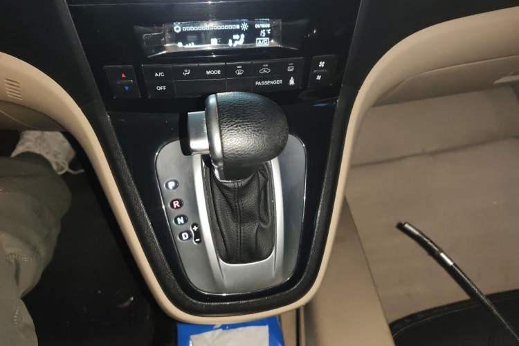 Used Haval H6 2012 2.4L Automatic Two-Wheel Drive Elite Version Gear Lever