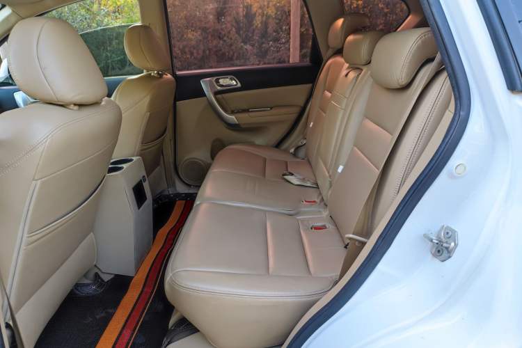 Used Haval H6 2012 2.4L Automatic Two-Wheel Drive Prestige Version Interior 4