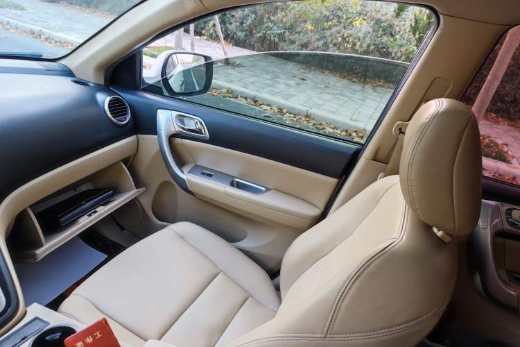 Used Haval H6 2012 2.4L Automatic Two-Wheel Drive Prestige Version Interior 8