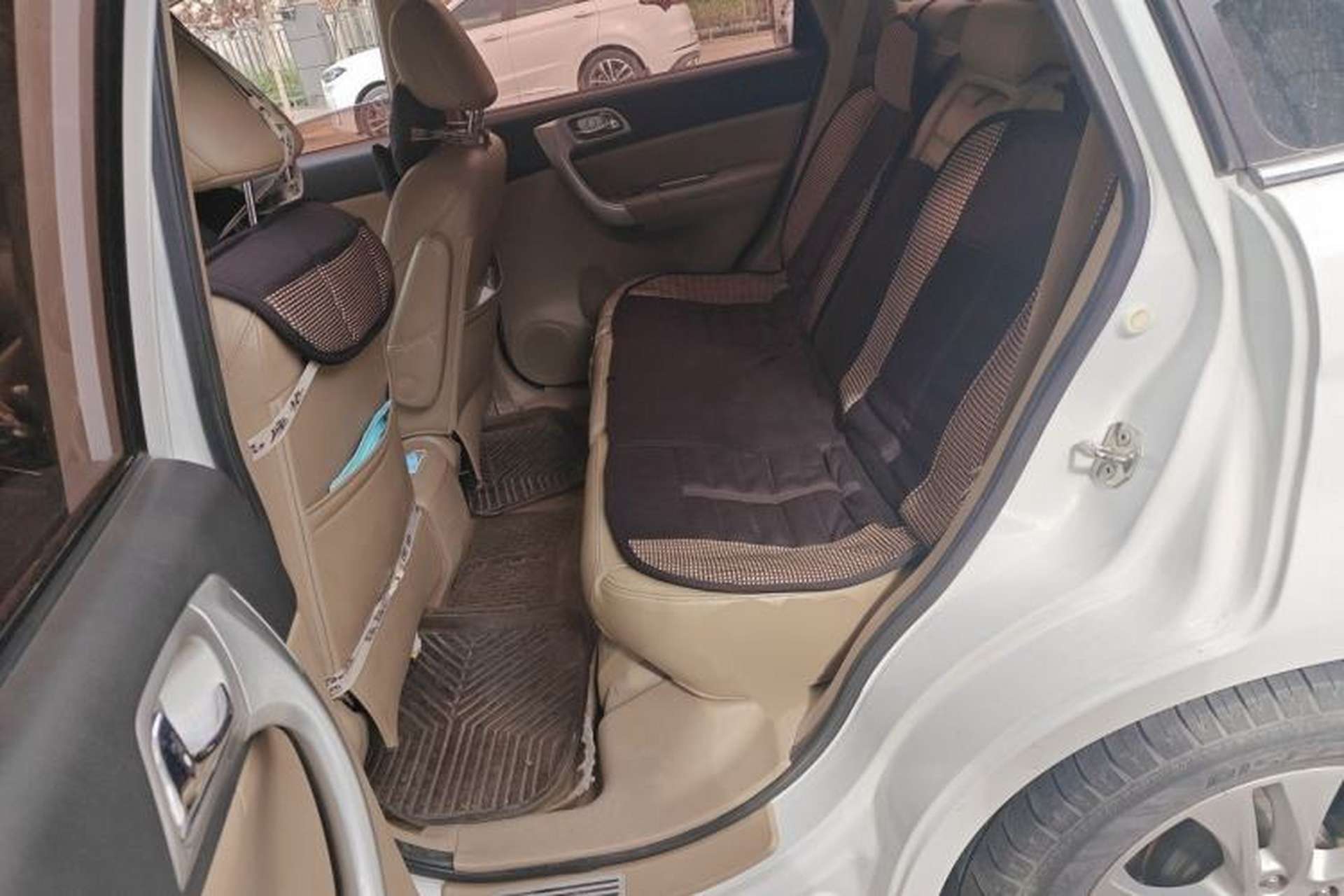 Used Haval H6 2012 1.5T Manual Two-Wheel Drive Prestige Version Left Rear Seat