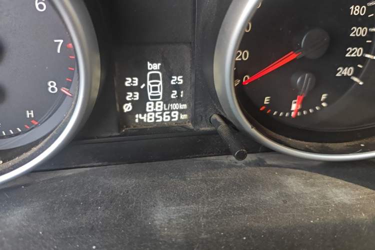 Used Haval H6 2012 1.5T Manual Two-Wheel Drive Elite Model Odometer Close Up