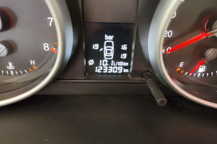 Used Haval H6 2012 1.5T Manual Two-Wheel Drive Elite Model Odometer Close Up