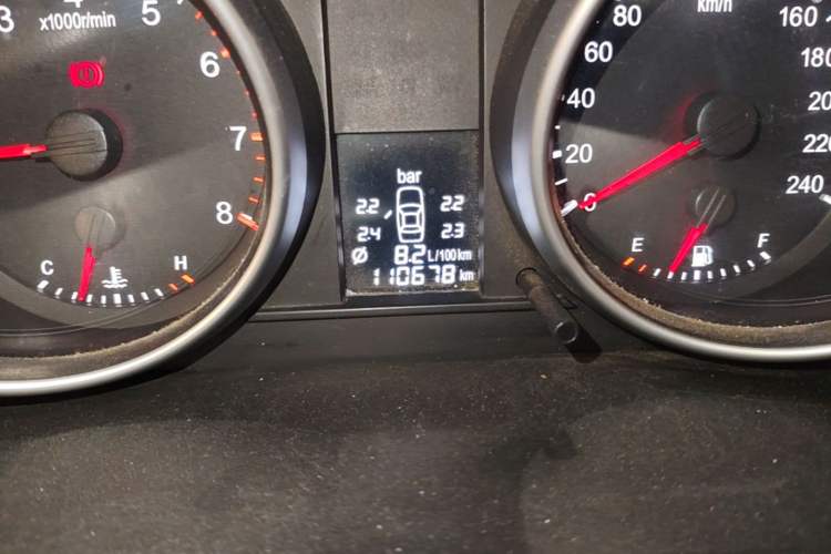 Used Haval H6 2012 1.5T Manual Two-Wheel Drive Elite Model Odometer Close Up
