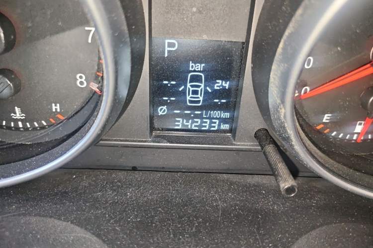 Used Haval H6 2012 2.4L Automatic Two-Wheel Drive Elite Version Odometer Close Up