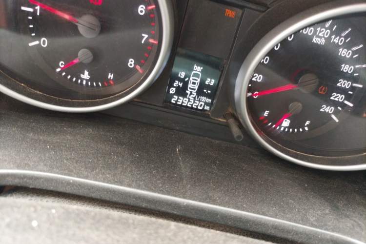 Used Haval H6 2012 1.5T Manual Two-Wheel Drive Elite Model Odometer Close Up
