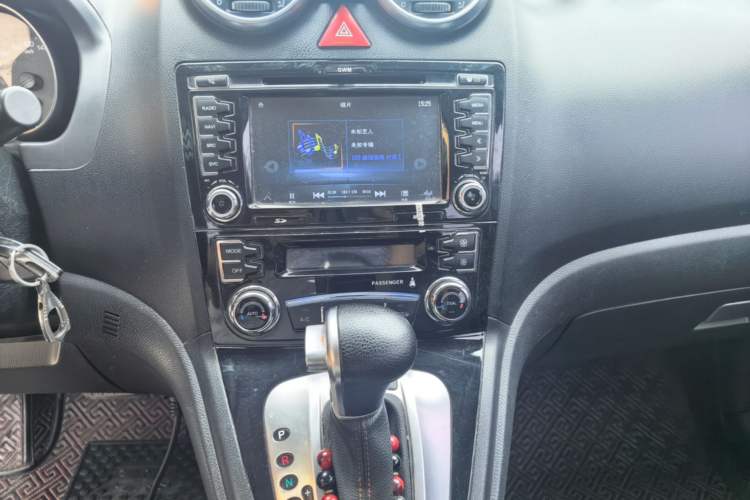 Used Haval H6 2013 Upgraded Model 2.4L Automatic Two-Wheel Drive Elite Version Audio And AC Panel