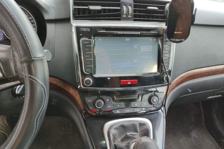 Used Haval H6 2013 Sports Edition 1.5T Manual Two-Wheel Drive Elite Model Audio And AC Panel