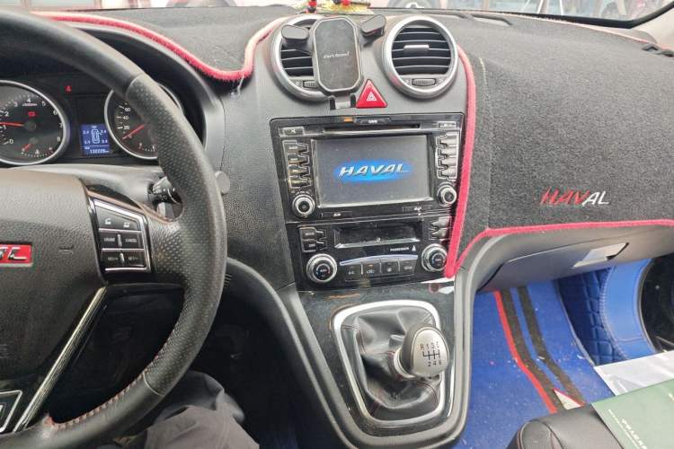 Used Haval H6 2013 Upgraded Model 1.5T Manual Two-Wheel Drive Elite Version Audio And AC Panel