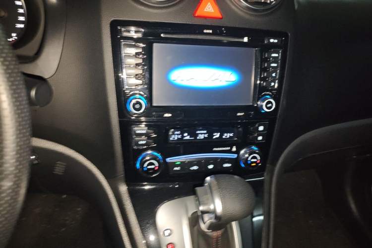 Used Haval H6 2013 Upgraded Model 2.4L Automatic Two-Wheel Drive Elite Version Audio And AC Panel