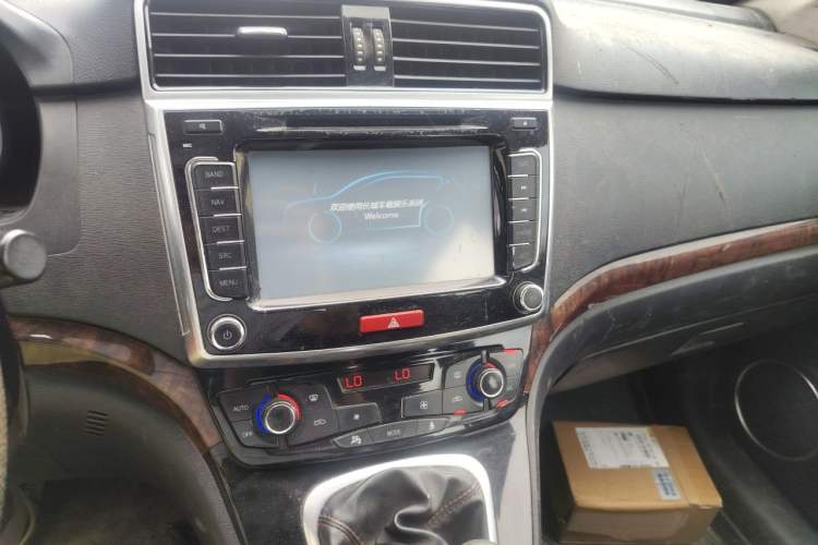 Used Haval H6 2013 Sport Edition 1.5T Manual 4x4 Elite Model Audio And AC Panel