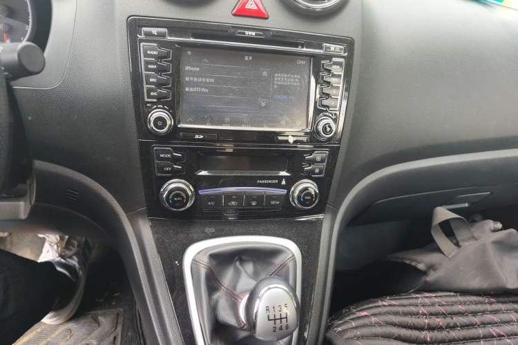 Used Haval H6 2013 Upgraded Model 1.5T Manual Two-Wheel Drive Elite Version Audio And AC Panel