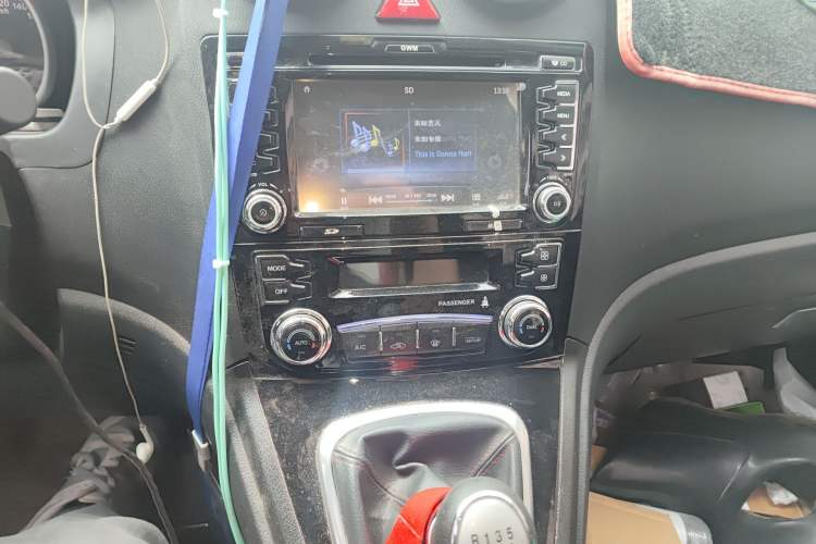 Used Haval H6 2013 Upgraded Model 1.5T Manual Two-Wheel Drive Urban Version Audio And AC Panel