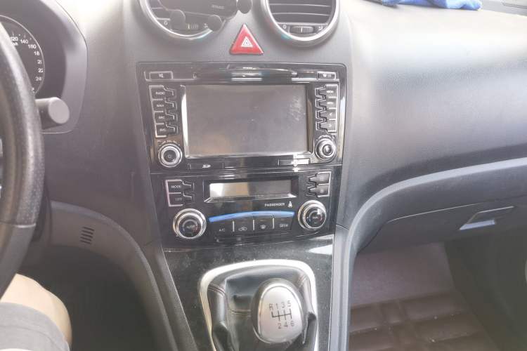 Used Haval H6 2013 Upgraded Model 1.5T Manual Two-Wheel Drive Elite Version Audio And AC Panel