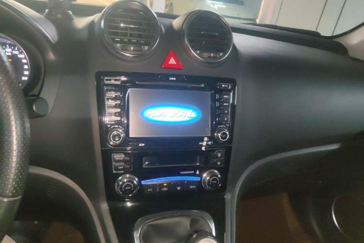 Used Haval H6 2013 Upgraded Model 1.5T Manual Two-Wheel Drive Elite Version Audio And AC Panel