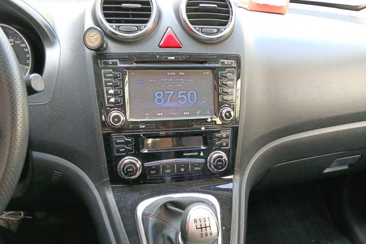 Used Haval H6 2013 Sports Edition 1.5T Manual Two-Wheel Drive Elite Model Audio And AC Panel
