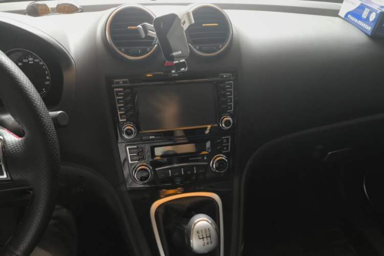 Used Haval H6 2013 Upgraded Model 1.5T Manual Two-Wheel Drive Elite Version Audio And AC Panel