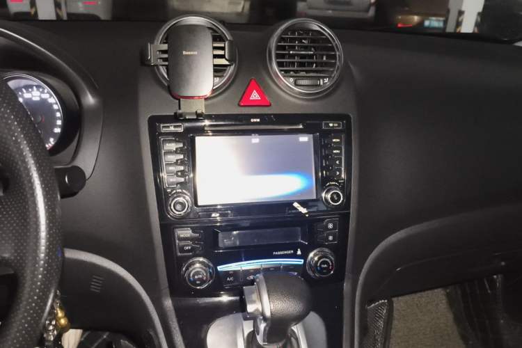 Used Haval H6 2013 Upgraded Model 2.4L Automatic Two-Wheel Drive Elite Version Audio And AC Panel