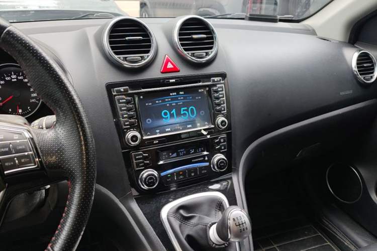 Used Haval H6 2013 Upgraded Model 1.5T Manual Two-Wheel Drive Elite Version Audio And AC Panel