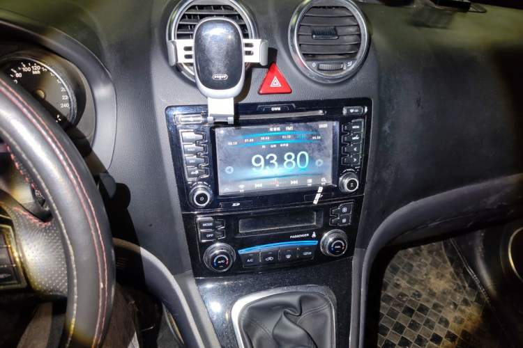 Used Haval H6 2013 Upgraded Model 1.5T Manual Two-Wheel Drive Elite Version Audio And AC Panel