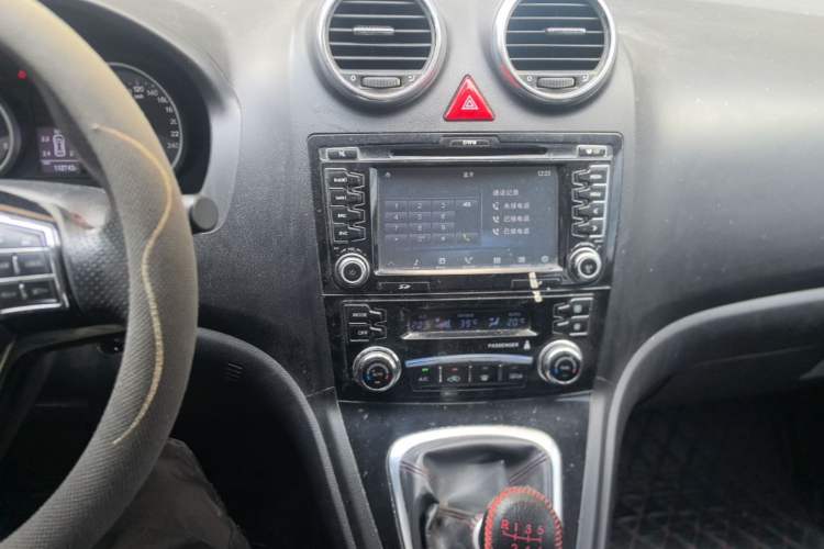 Used Haval H6 2013 Upgraded Model 1.5T Manual Two-Wheel Drive Elite Version Audio And AC Panel