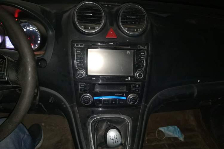Used Haval H6 2013 Upgraded Model 1.5T Manual Two-Wheel Drive Elite Version Audio And AC Panel